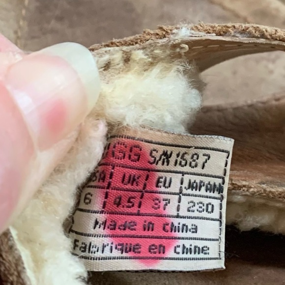 UGG buckle top leather sandal - Picture 7 of 7